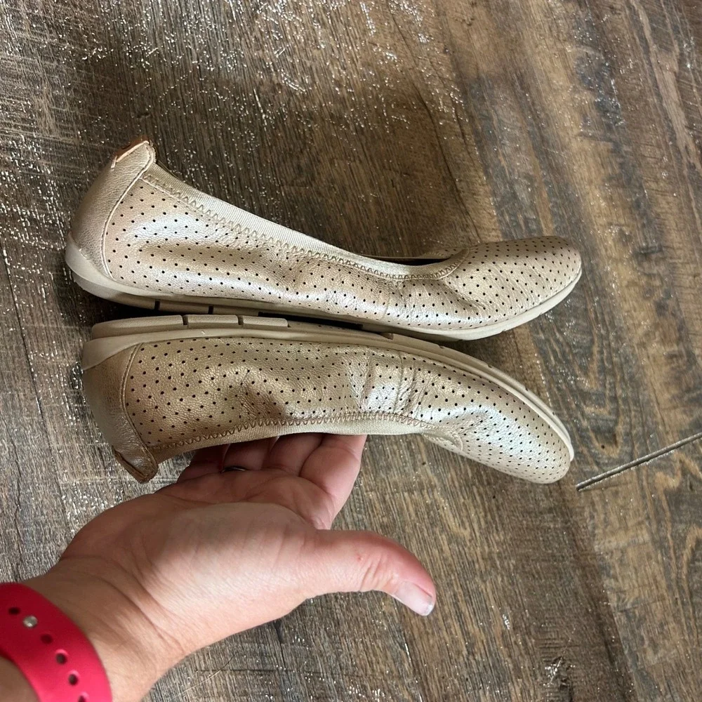 Clarks Artisan Unstructured Metallic Champagne Perforated Ballet Flats 9W